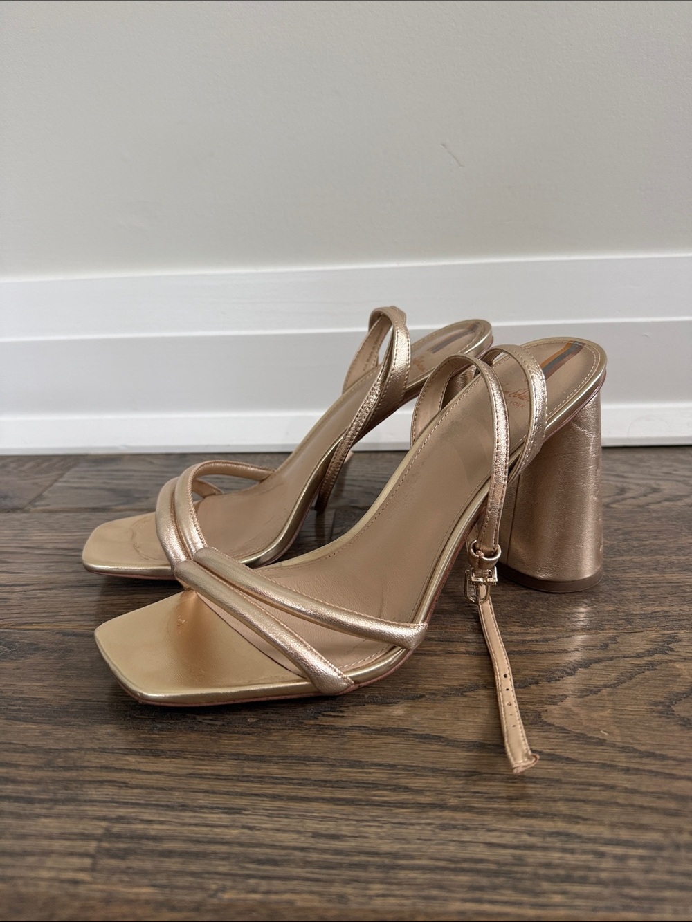 Sam Edelman Kia Heel - Picture 4 of 9